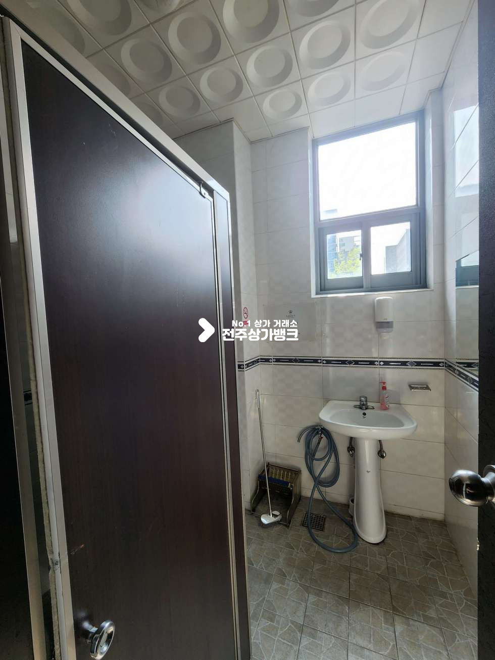전북 전주완산구 효자동3가 ✧신시가지bar 승계 권리금 협의 가능✧ 월세 매물번호 11858 사진 9