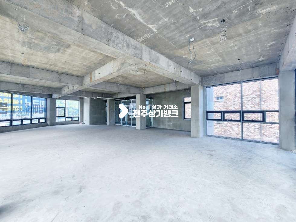 전북 전주완산구 효자동3가 효자동3가 서곡 대로변 부근 광고효과 좋은 통창으로된 상가 즉시입주가능 월세 매물번호 15014 사진 1