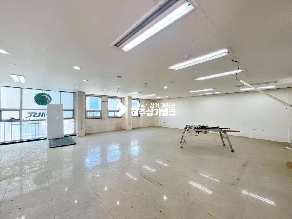 전북 전주완산구 서신동 ●서신중학교 인근 3층 33평 사무실 추천● 월세 매물번호 15026 사진 2