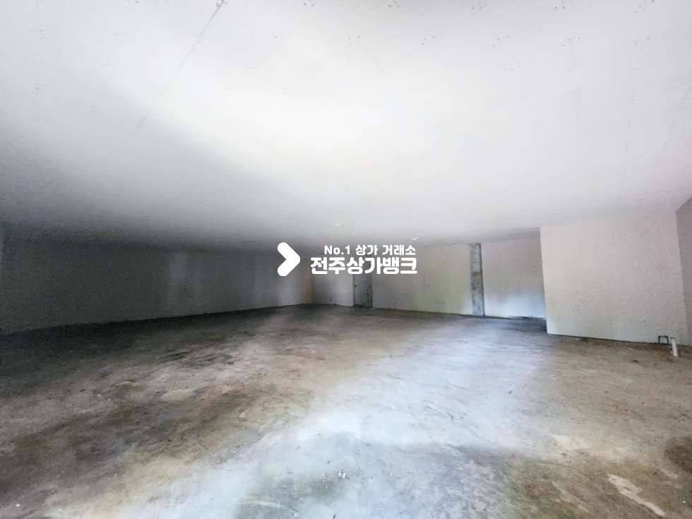 전북 전주덕진구 송천동2가 송천동 동부대로 부근 단층 상가 155평형 주차편리 즉시입주가능 !! 월세 매물번호 15018 사진 1