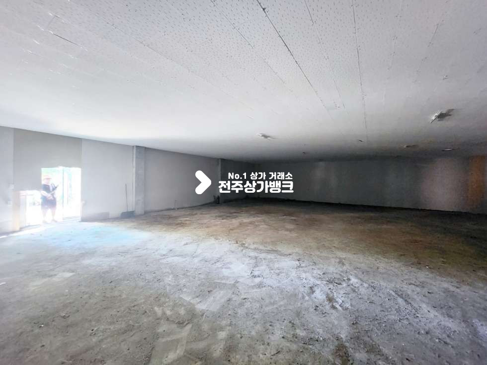 전북 전주덕진구 송천동2가 송천동 동부대로 부근 단층 상가 155평형 주차편리 즉시입주가능 !! 월세 매물번호 15018 사진 3
