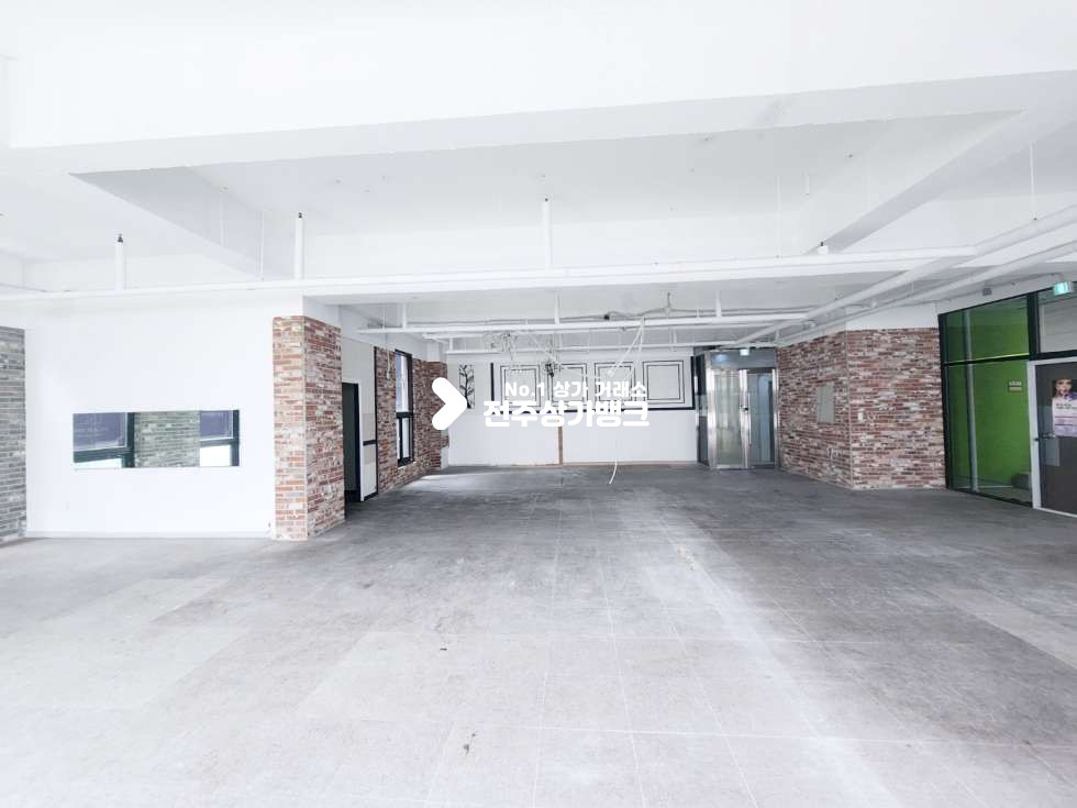 전북 전주완산구 효자동3가 JY 효자동3가 신시가지 3층 상가임대 내부 깔끔하게 철거됨 통창으로 되어있으며 월세 협의가능 월세 매물번호 13301 사진 3