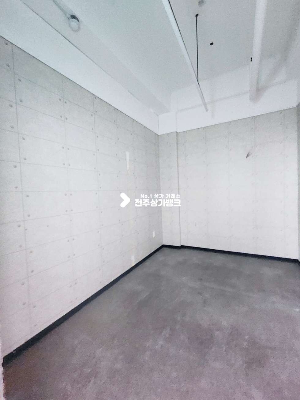 전북 전주완산구 효자동3가 JY 효자동3가 신시가지 3층 상가임대 내부 깔끔하게 철거됨 통창으로 되어있으며 월세 협의가능 월세 매물번호 13301 사진 7
