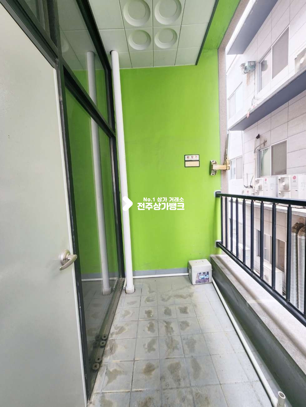 전북 전주완산구 효자동3가 JY 효자동3가 신시가지 3층 상가임대 내부 깔끔하게 철거됨 통창으로 되어있으며 월세 협의가능 월세 매물번호 13301 사진 8