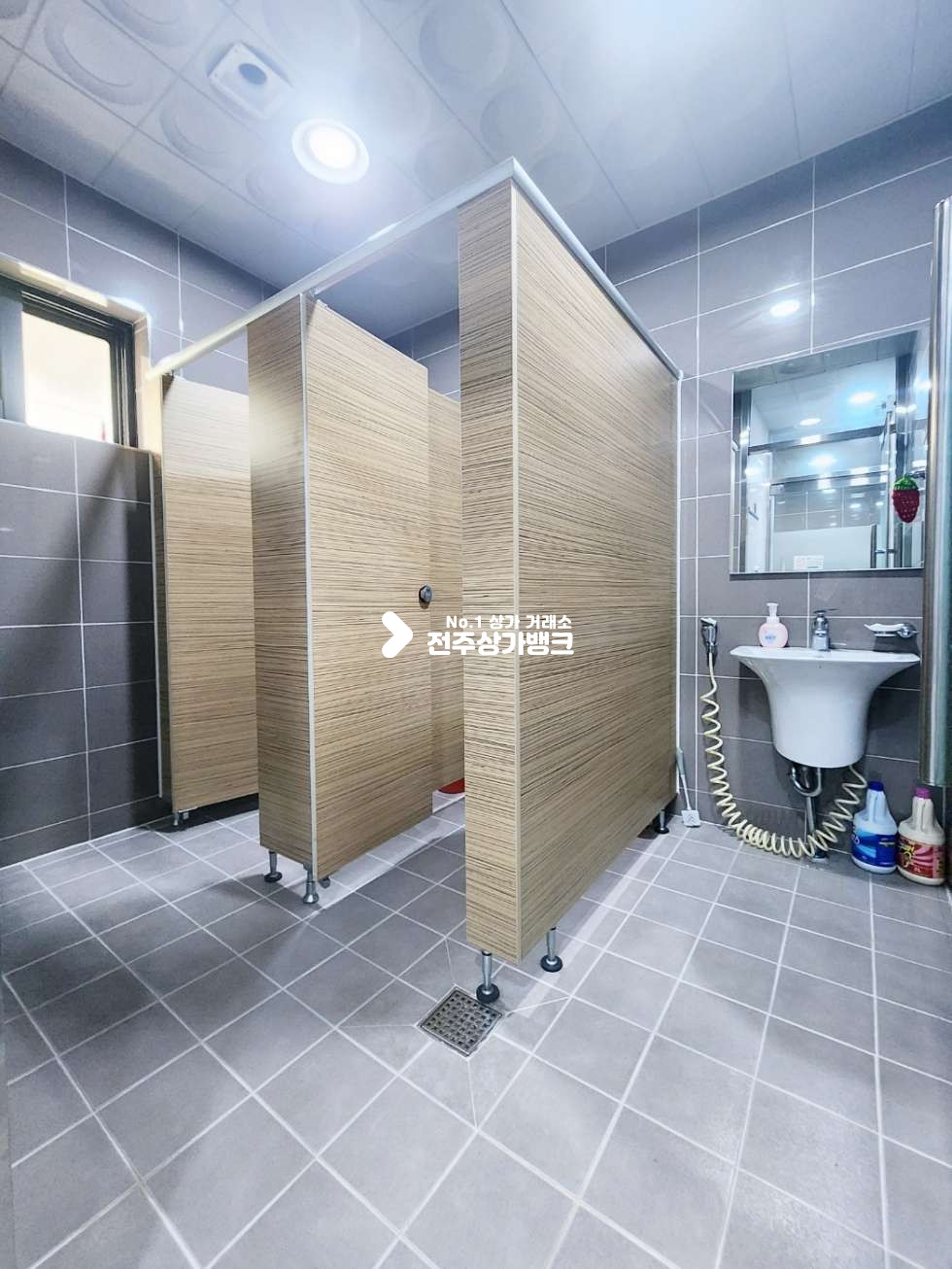 전북 전주완산구 효자동3가 JY 효자동3가 신시가지 3층 상가임대 내부 깔끔하게 철거됨 통창으로 되어있으며 월세 협의가능 월세 매물번호 13301 사진 9