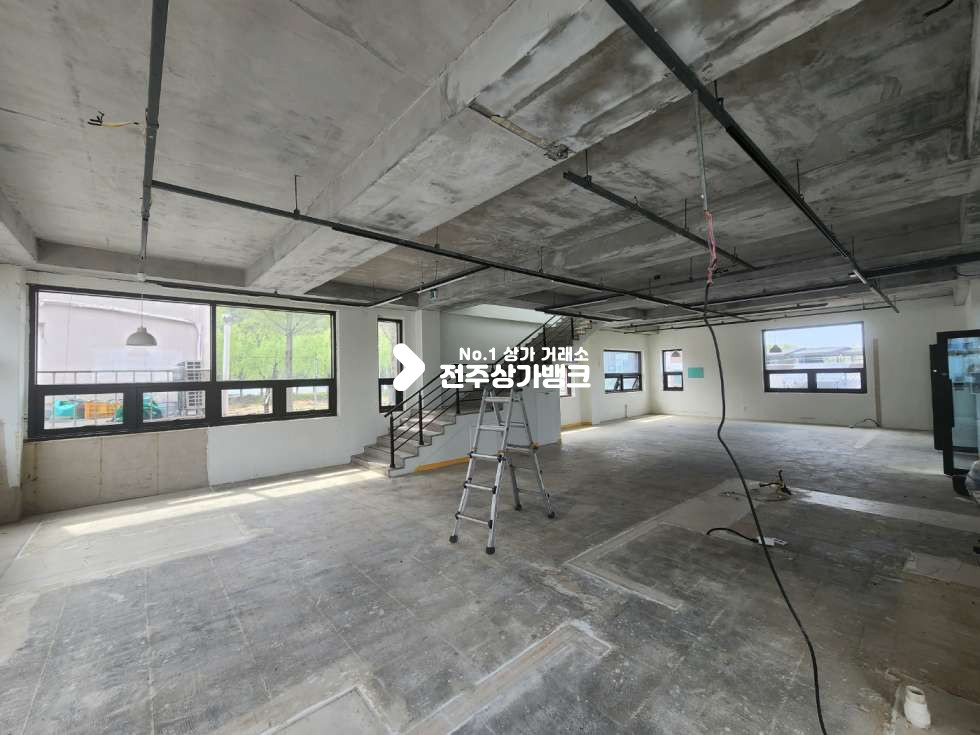 전북 전주완산구 다가동4가 객리단길 천변이 보이는 1층같은2층 매물 ,옥탑 사용 가능 월세 매물번호 13864 사진 3