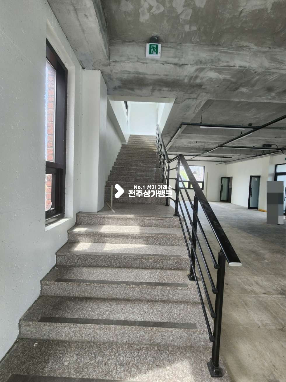 전북 전주완산구 다가동4가 객리단길 천변이 보이는 1층같은2층 매물 ,옥탑 사용 가능 월세 매물번호 13864 사진 7