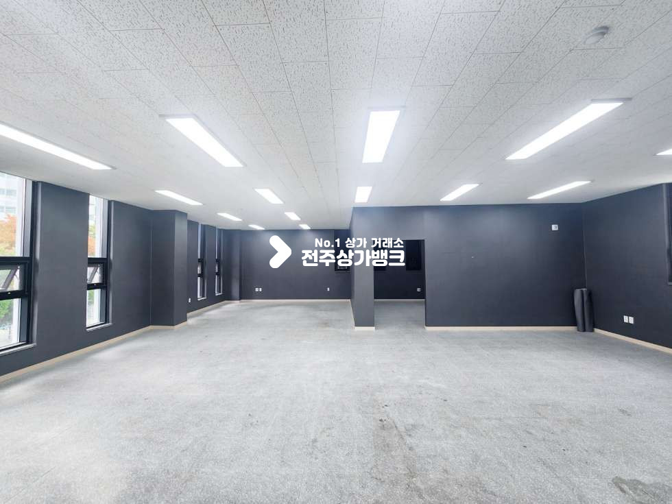 전북 전주덕진구 팔복동2가 서곡 45평형 사무실 임대 내부룸,싱크대 설치 즉시사용가능 층전체로 사용도 가능 월세 매물번호 15290 사진 2