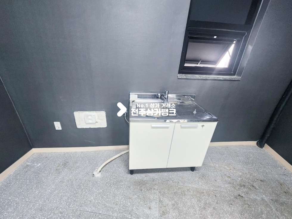 전북 전주덕진구 팔복동2가 서곡 45평형 사무실 임대 내부룸,싱크대 설치 즉시사용가능 층전체로 사용도 가능 월세 매물번호 15290 사진 9