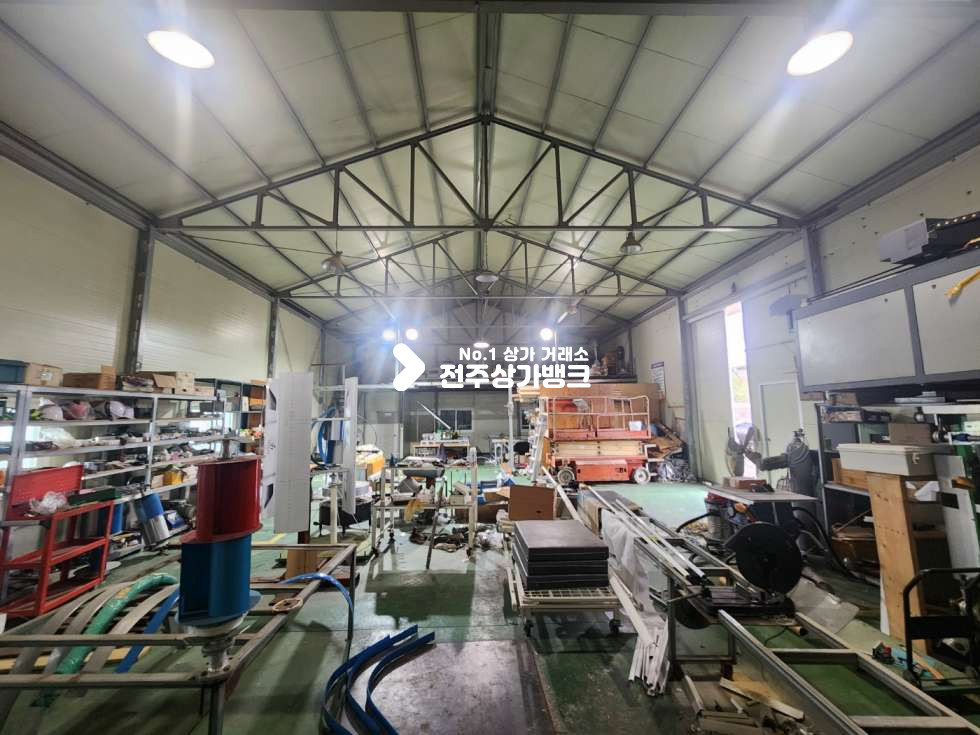 전북 전주덕진구 반월동 삼례대로 부근 60평형 제조업 , 20평형 사무실 가능 내부,외부 화장실 있음 즉시입주가능 월세 매물번호 15342 사진 1