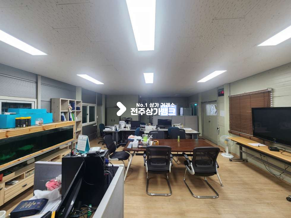 전북 전주덕진구 반월동 삼례대로 부근 60평형 제조업 , 20평형 사무실 가능 내부,외부 화장실 있음 즉시입주가능 월세 매물번호 15342 사진 6