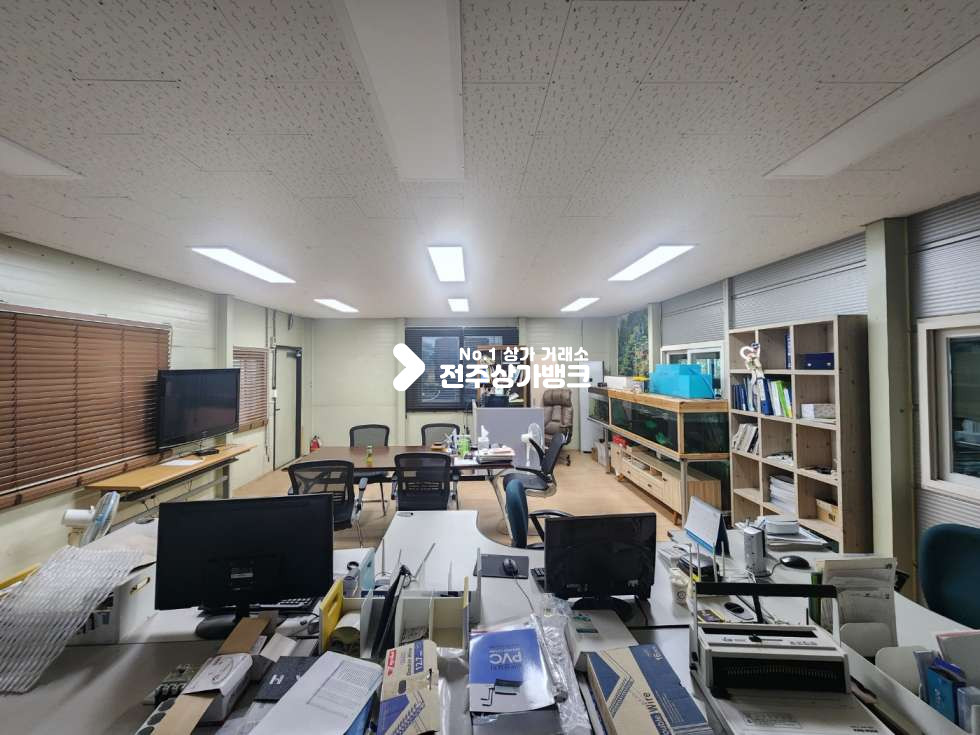 전북 전주덕진구 반월동 삼례대로 부근 60평형 제조업 , 20평형 사무실 가능 내부,외부 화장실 있음 즉시입주가능 월세 매물번호 15342 사진 9