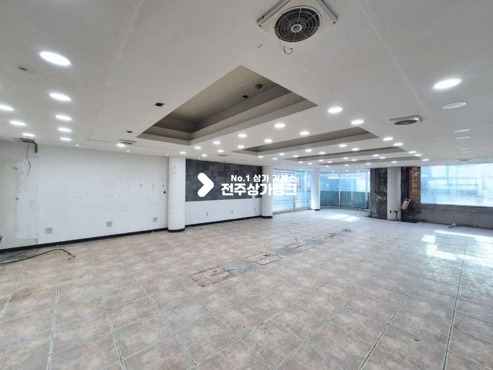 전북 전주덕진구 덕진동1가 북대 2층 44평 상가. 뷰티샵 추천 월세 매물번호 15398 사진 1
