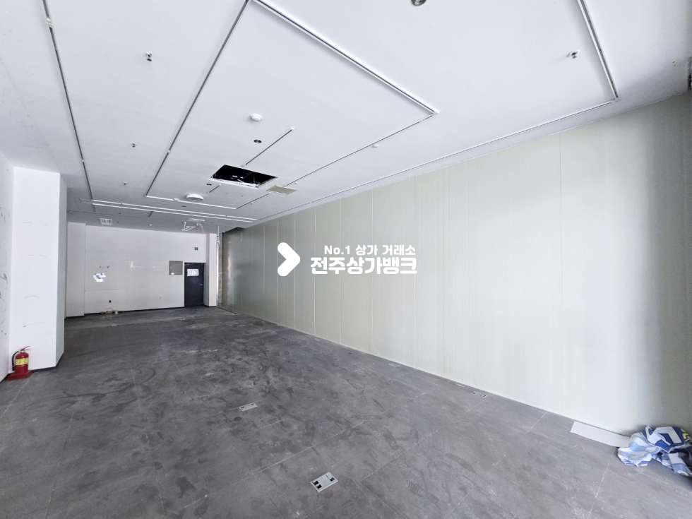 전북 전주완산구 효자동3가 신시가지 스타벅스 옆 유동인구 많은 자리 일반음식점,판매점 강력추천 월세 매물번호 15426 사진 1