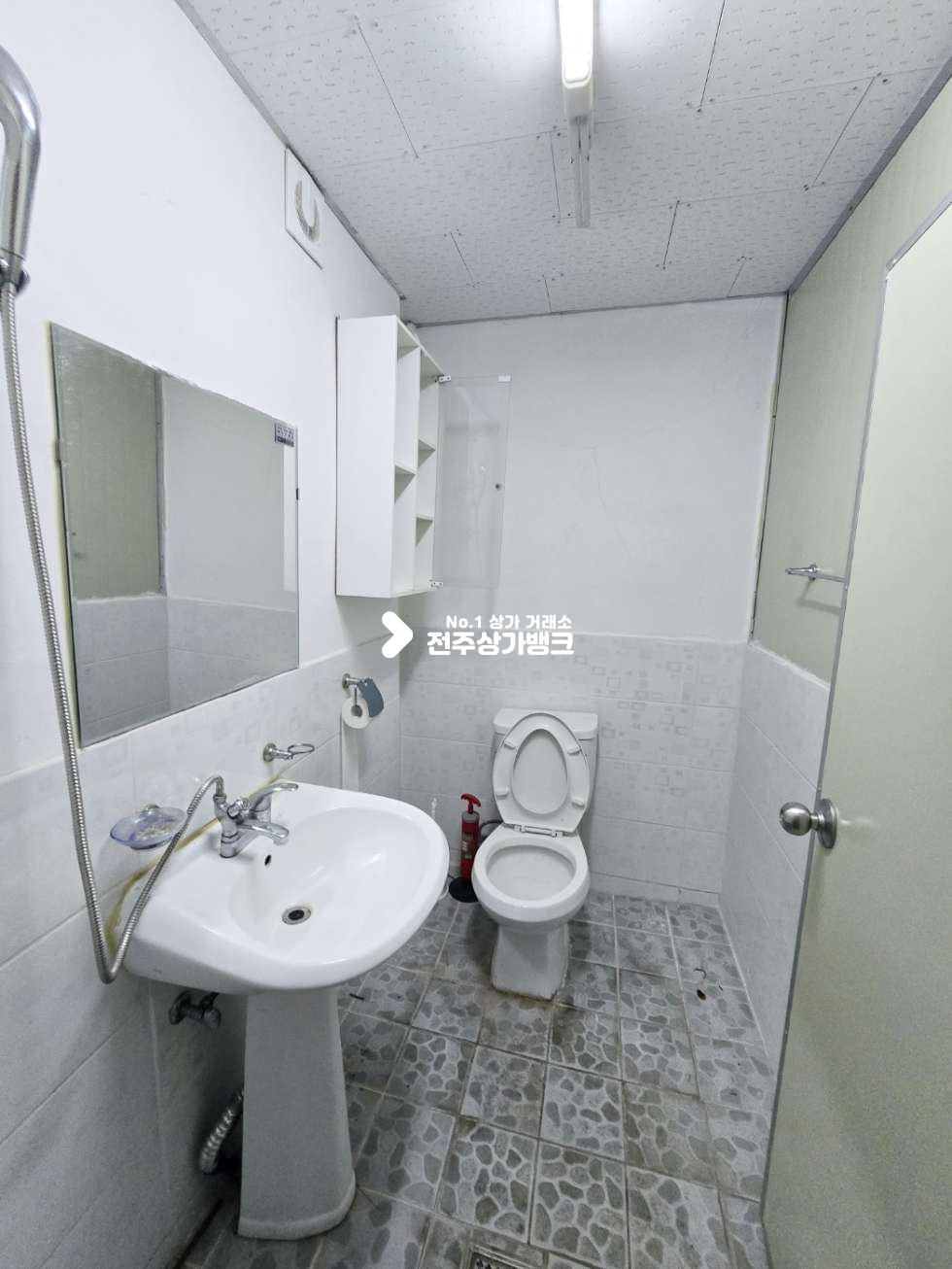 전북 전주완산구 효자동3가 효자동3가 고등학교 부근 1층 빌라상가 내부 천장,바닥완료 즉시입주가능 월세 매물번호 15468 사진 8