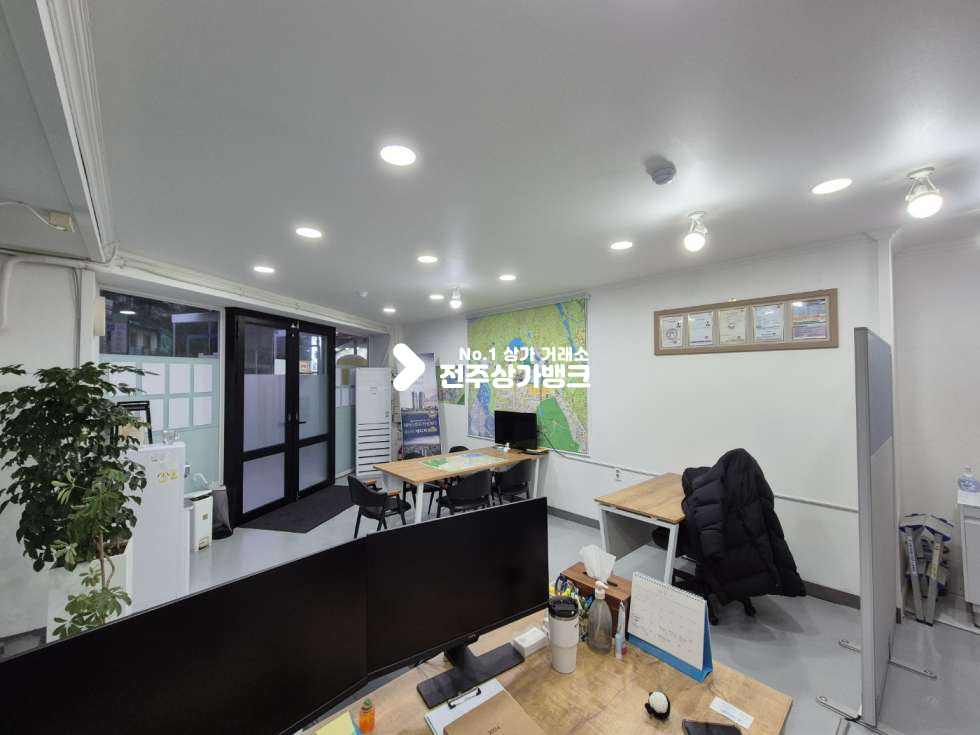 전북 전주덕진구 송천동2가 송천동 먹자골목 인근 1층상가 10평. 비공개. 월세 매물번호 15470 사진 1