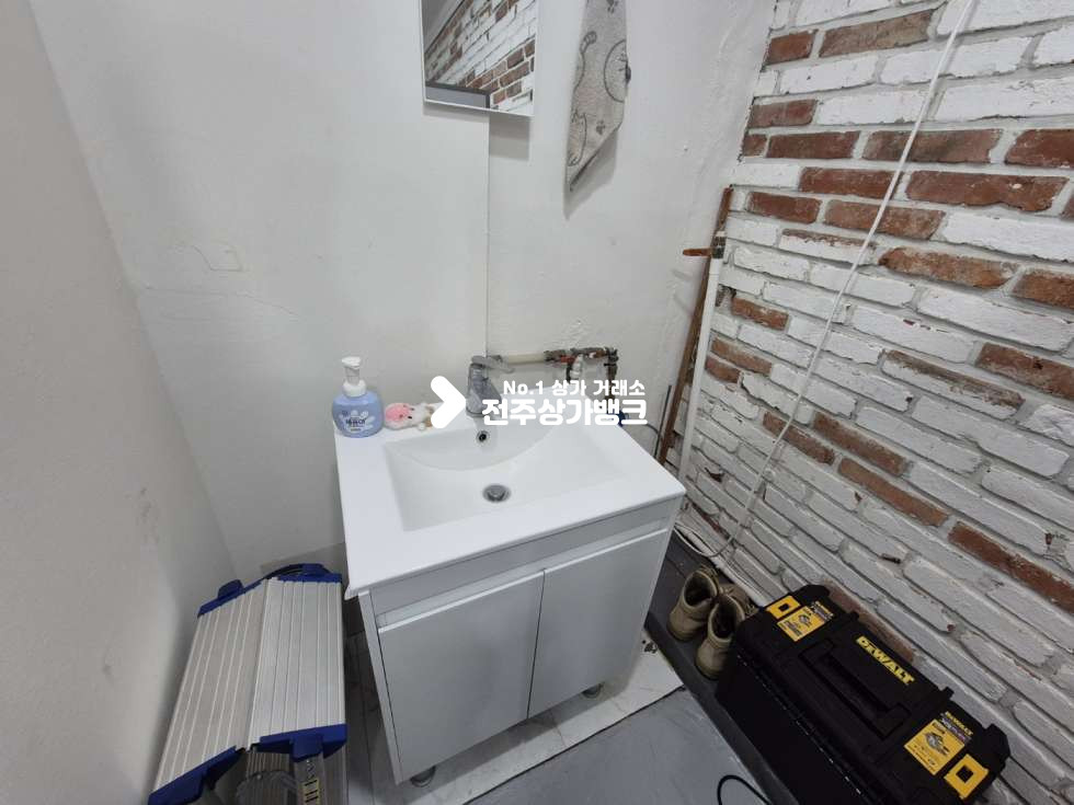 전북 전주덕진구 송천동2가 송천동 먹자골목 인근 1층상가 10평. 비공개. 월세 매물번호 15470 사진 5