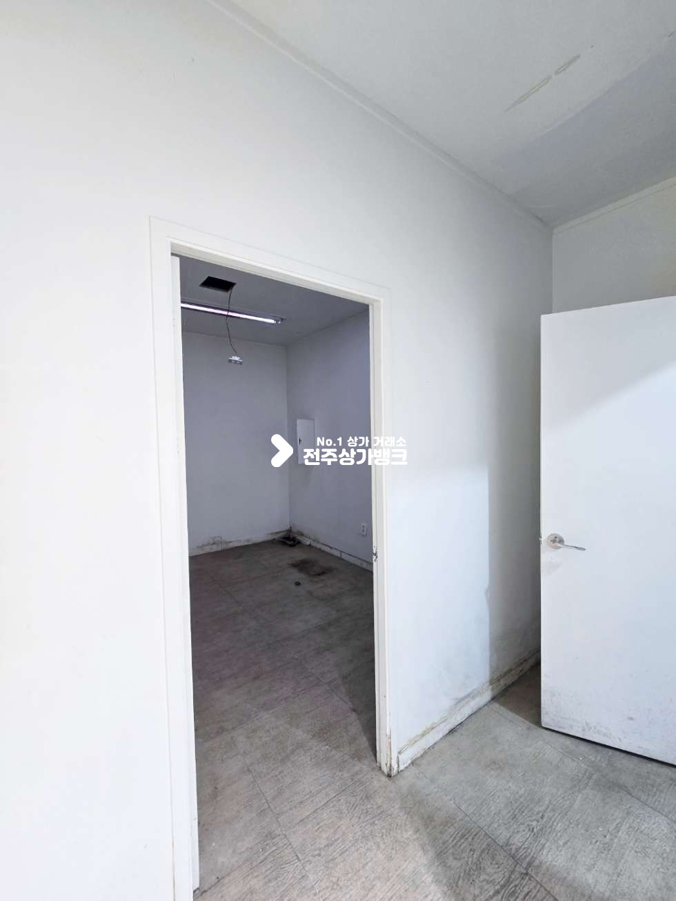 전북 전주완산구 효자동1가 안행교 사거리 유동인구매우많아 광고효과 대박인 1층상가임대 내부 인테리어 완비 ,펫샵등으로 강력추천 월세 매물번호 15536 사진 7