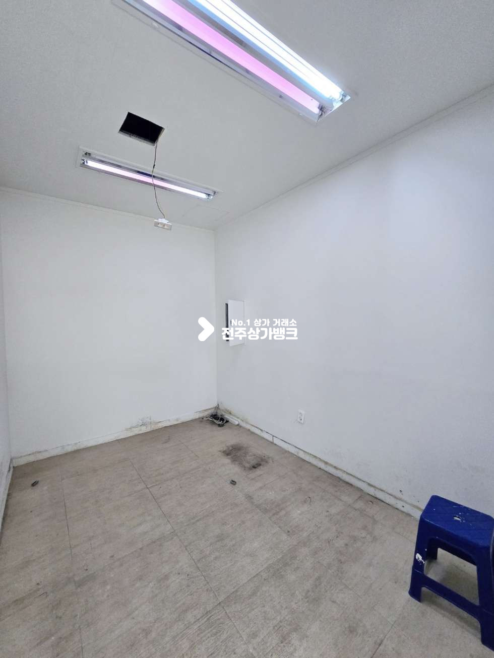 전북 전주완산구 효자동1가 안행교 사거리 유동인구매우많아 광고효과 대박인 1층상가임대 내부 인테리어 완비 ,펫샵등으로 강력추천 월세 매물번호 15536 사진 8