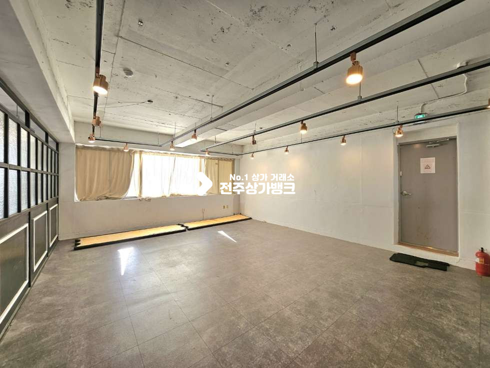 전북 전주완산구 다가동3가 객리단길/2층/55평/깔끔한 시설 월세 매물번호 15533 사진 6