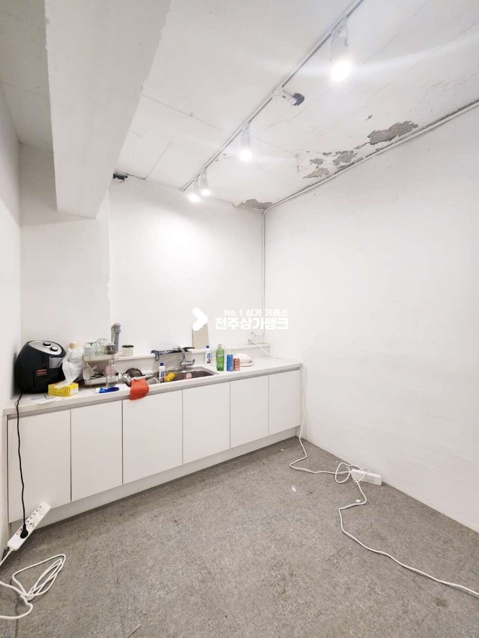 전북 전주완산구 다가동3가 다가동 평수대비 저렴한 상가 인테리어,냉난방기 완비 인터넷쇼핑몰 ,사무실 강력추천 !! 월세 매물번호 14780 사진 8