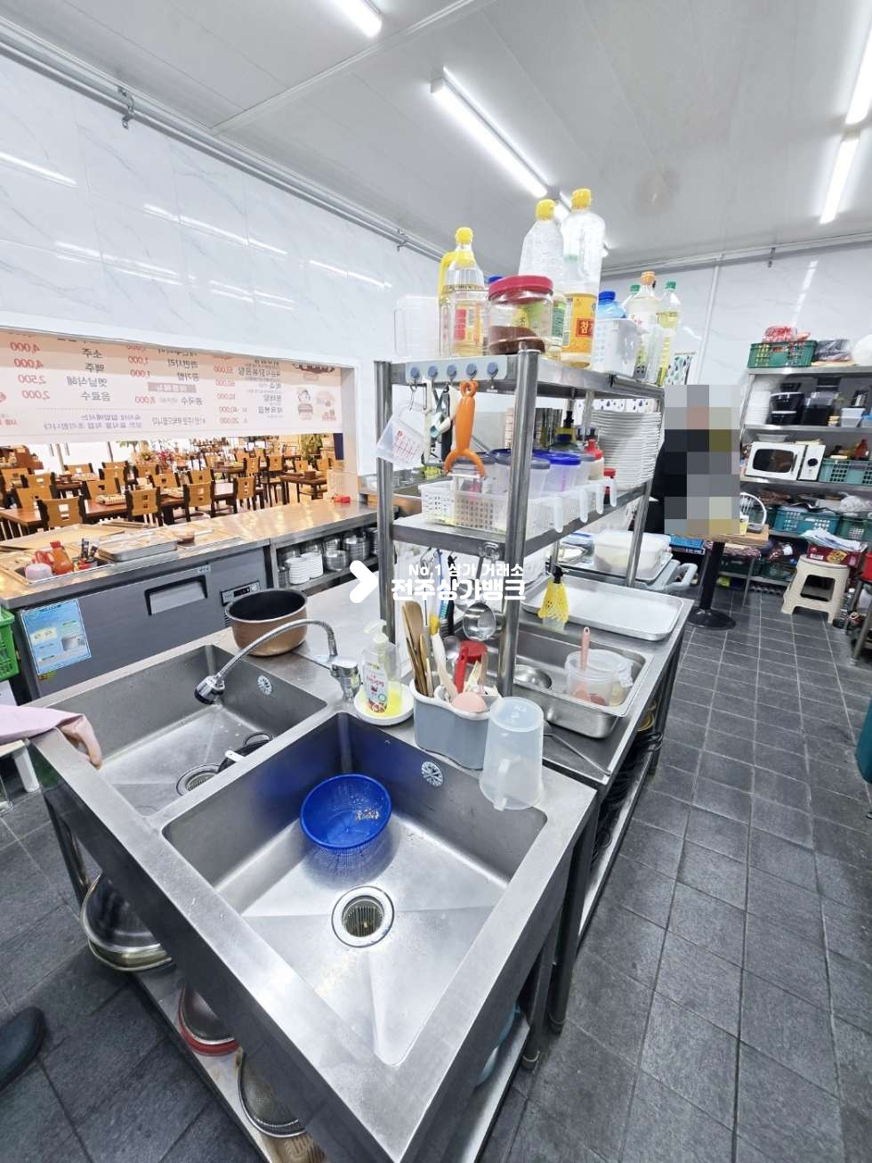 전북 전주완산구 서신동 서신동 먹자골목 초입부근 독채건물로 2층 주거가능(방3,화3) 1층 음식점 양도양수 권리금협의가능 월세 매물번호 15572 사진 11
