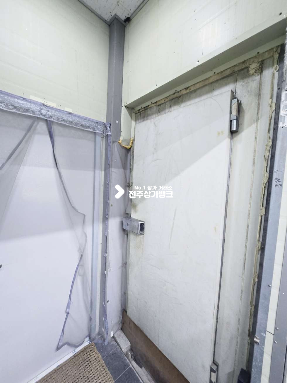 전북 전주완산구 서신동 서신동 먹자골목 초입부근 독채건물로 2층 주거가능(방3,화3) 1층 음식점 양도양수 권리금협의가능 월세 매물번호 15572 사진 17