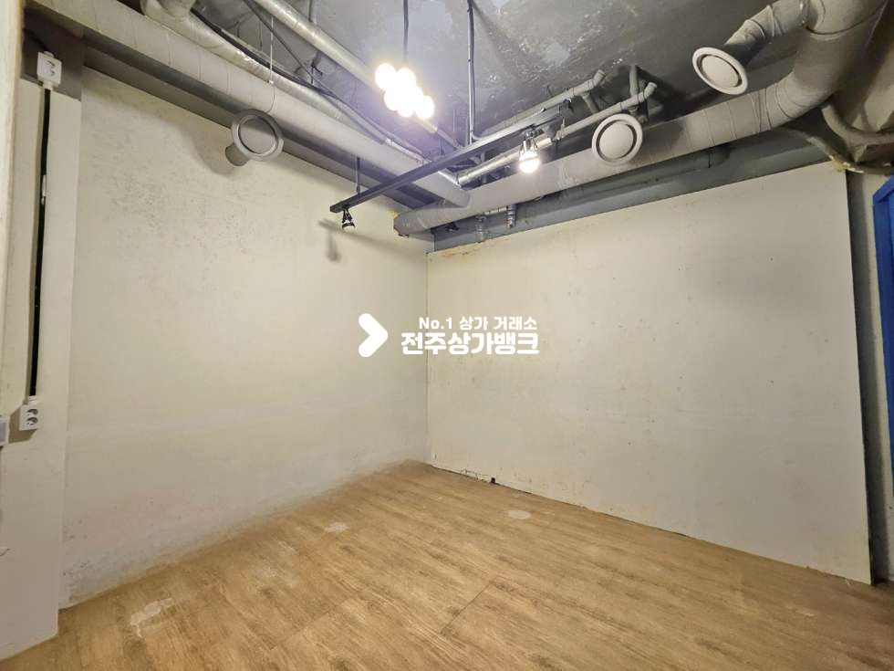 전북 전주완산구 효자동1가 연습실 추천//완산구청 초근접//널직. 깨끗한 지하 월세 매물번호 15577 사진 8