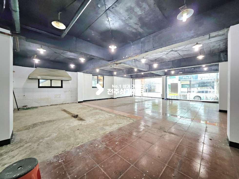 전북 전주완산구 효자동3가 서곡 도로변 노출 잘되는 1층 40평//천정높음 월세 매물번호 15589 사진 3