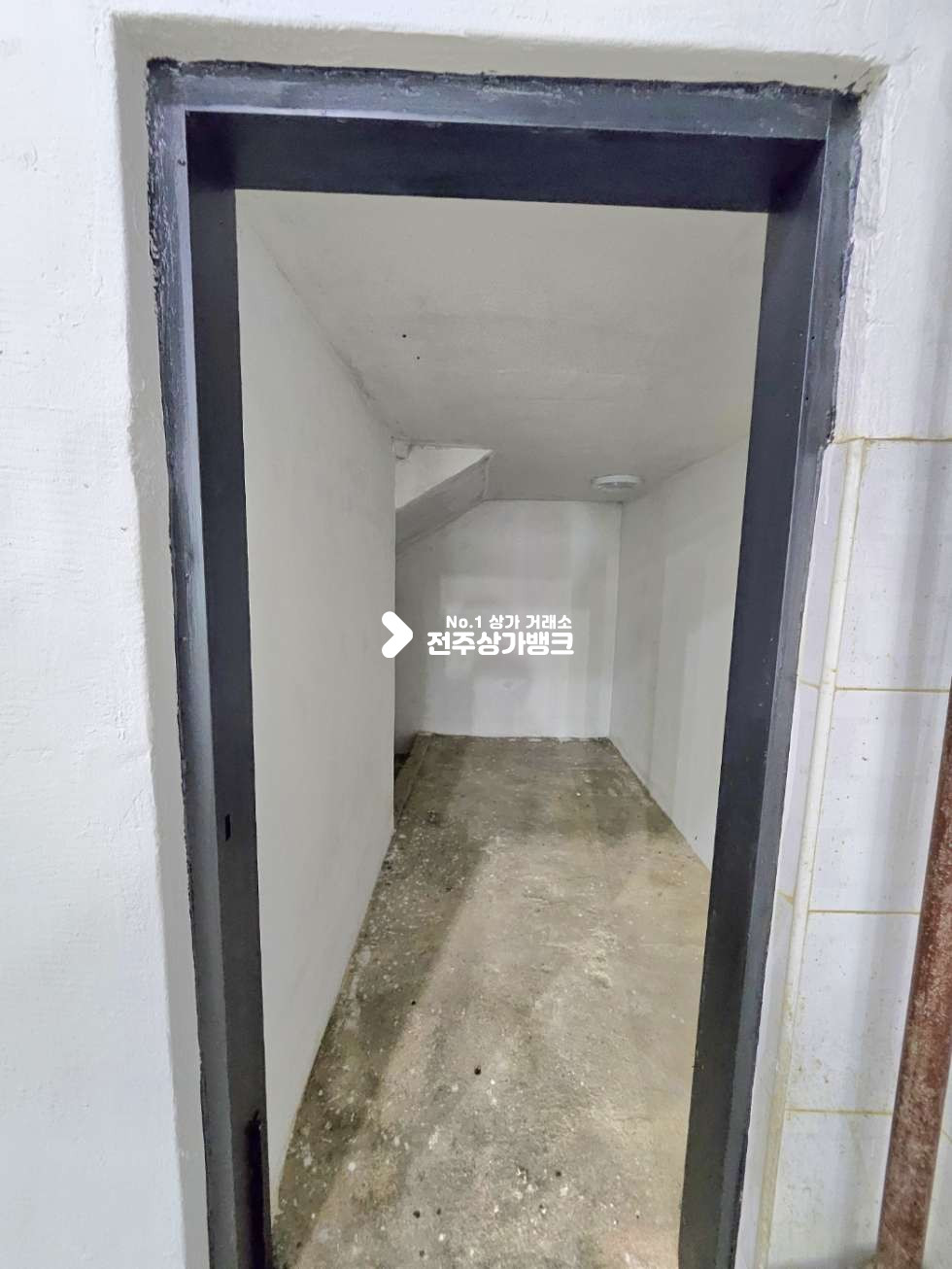 전북 전주완산구 효자동3가 서곡 도로변 노출 잘되는 1층 40평//천정높음 월세 매물번호 15589 사진 7