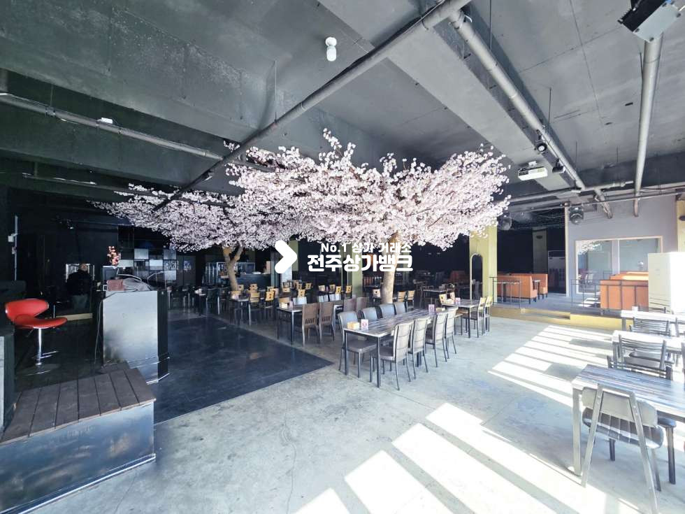전북 전주완산구 효자동3가 효자동 신시가지 무권리금 110평대 넒은 평수 즉시사용 가능 ! 임대협의가능 ! 월세 매물번호 15634 사진 3