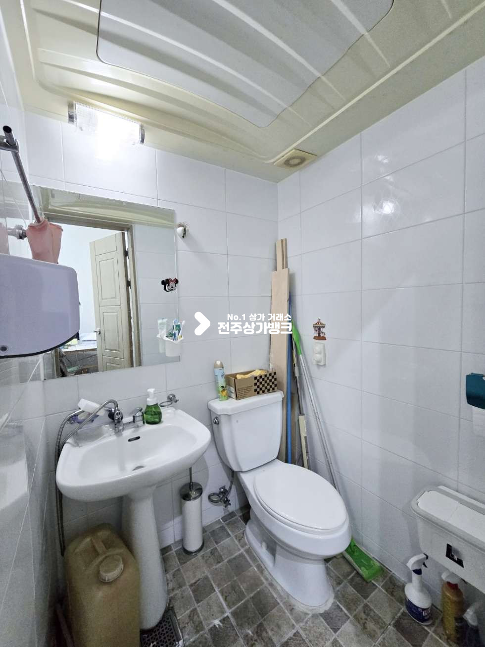 전북 전주완산구 효자동3가 서곡 대로변 인테리어 잘된 무권리 상가임대 내부 룸시설 되어있음 속눈썹,네일등 미용강력추천 월세 매물번호 15656 사진 7