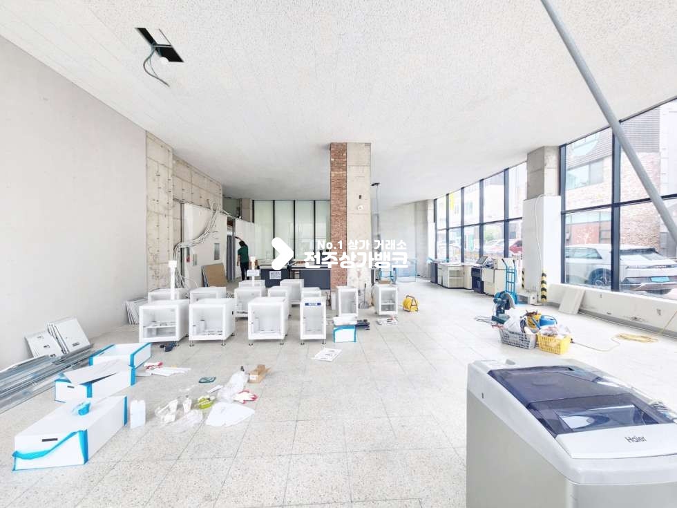전북 전주완산구 효자동3가 문학초부근 층고높으며 60평형 넒은 1층상가 대형까페,서비스판매점 강력추천 월세 매물번호 14101 사진 2