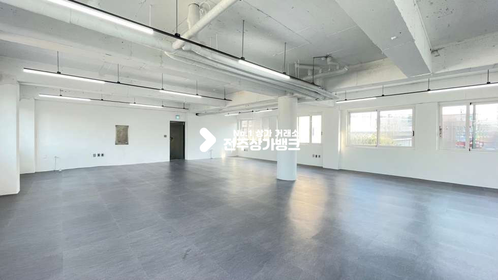 전북 전주완산구 중화산동2가 떳어요!!✧✧중화산동✧✧채광,시설좋은✧✧교육사무실, 세미나실✧✧강력추천드려요~~✧✧화장실있음!! 월세 매물번호 14448 사진 3