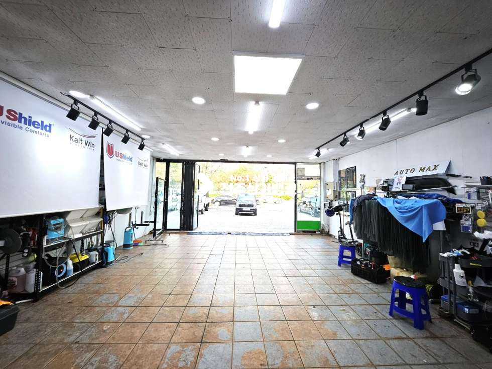 전북 전주완산구 효자동2가 효자동 대로변//주차장//폴딩도어//차량 관련 추천 월세 매물번호 15389 사진 2