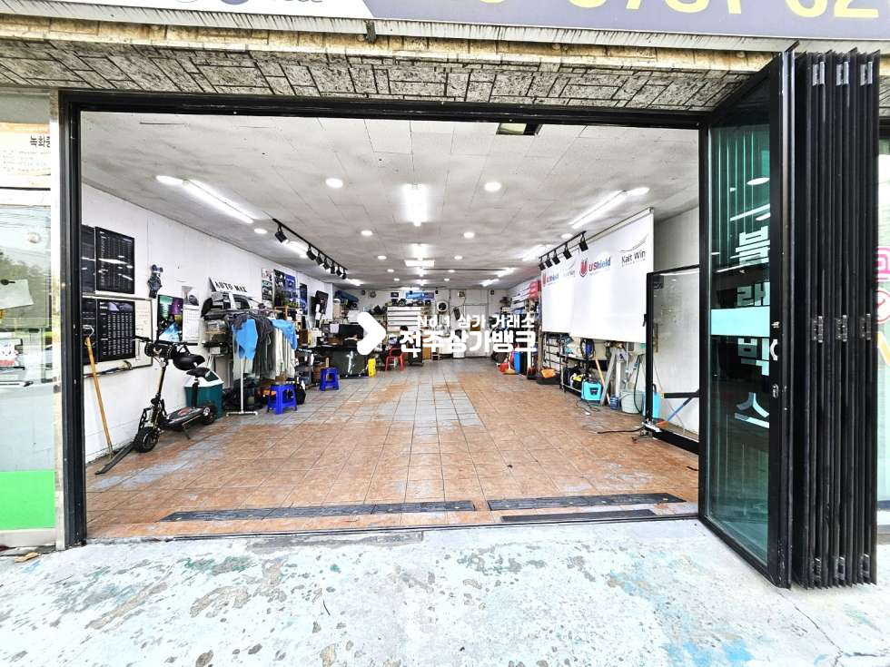 전북 전주완산구 효자동2가 효자동 대로변//주차장//폴딩도어//차량 관련 추천 월세 매물번호 15389 사진 3