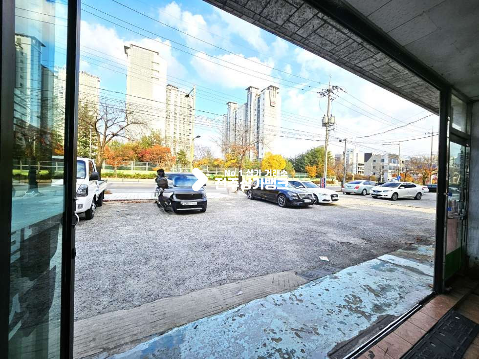 전북 전주완산구 효자동2가 효자동 대로변//주차장//폴딩도어//차량 관련 추천 월세 매물번호 15389 사진 5