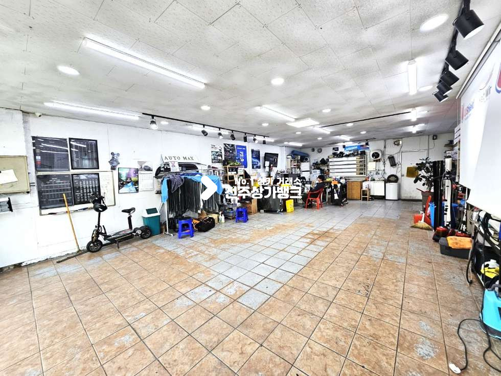 전북 전주완산구 효자동2가 효자동 대로변//주차장//폴딩도어//차량 관련 추천 월세 매물번호 15389 사진 7