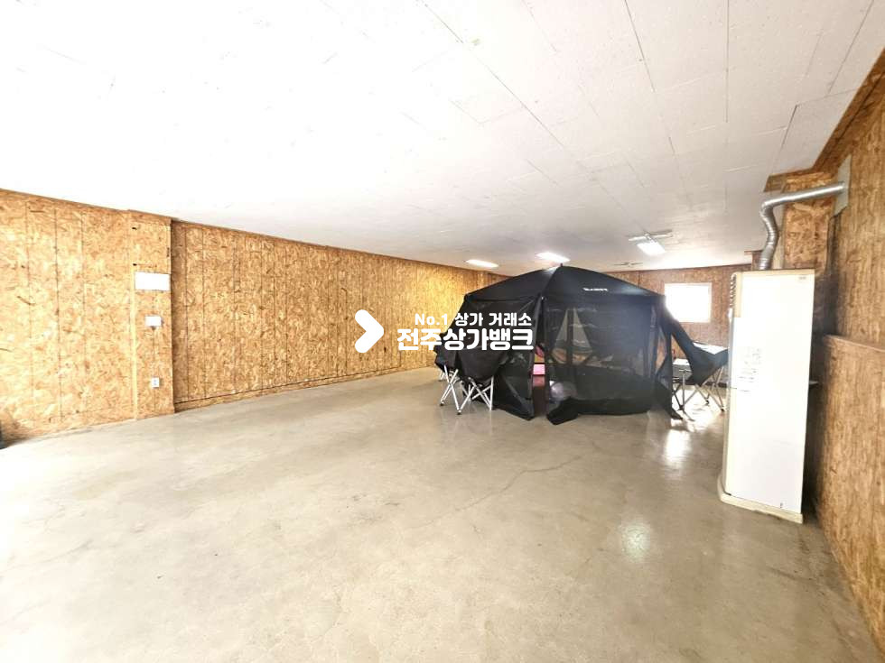 전북 전주완산구 효자동2가 효자동 대로변 단층 상가//주차장 있음//바닥 벽 마감//에어컨 월세 매물번호 13546 사진 4