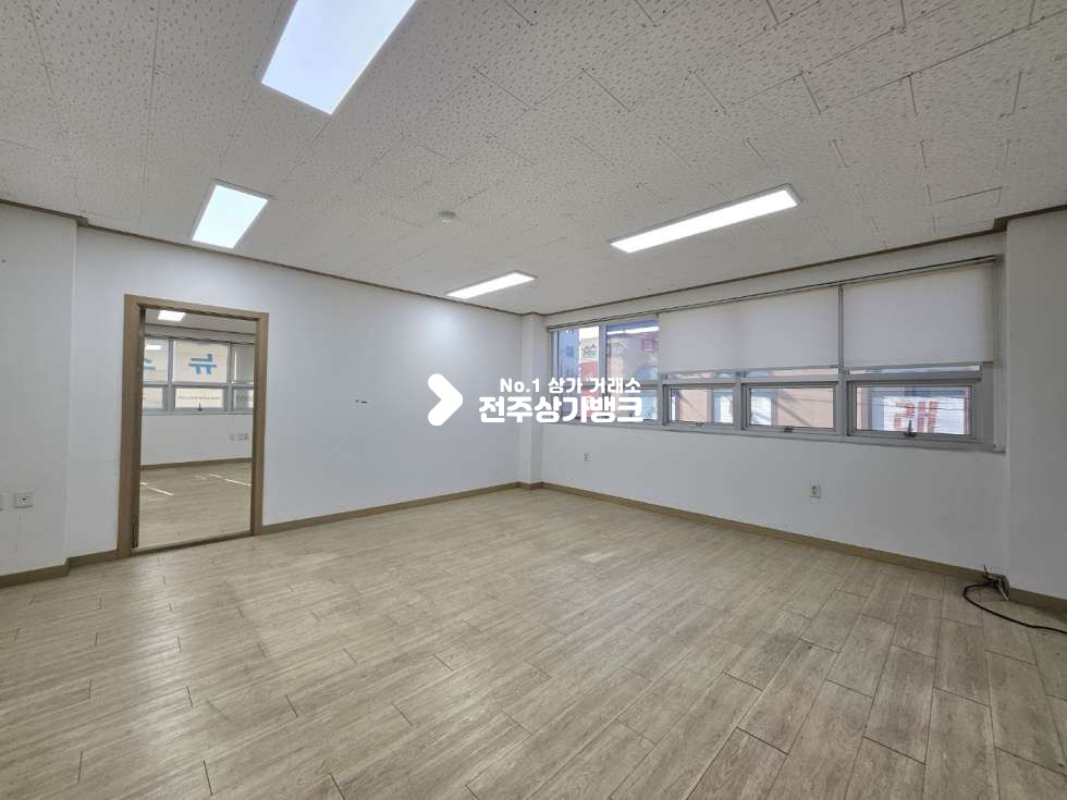전북 전주덕진구 인후동1가 아중리 대로변 2층//룸6개 분리//분할 가능 월세 매물번호 15795 사진 3