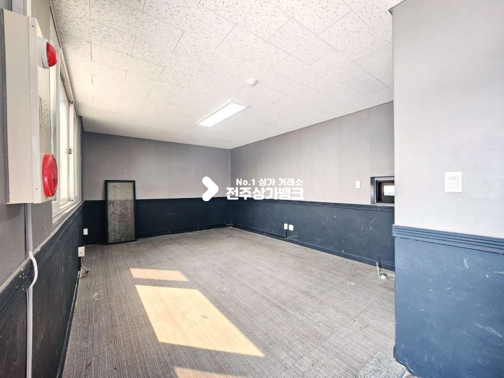 전북 전주완산구 효자동2가 ●신시가지●우리은행부근●4층전용●테라스완비●10평 월세 매물번호 15796 사진 2