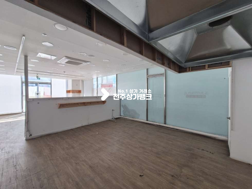 전북 완주군 이서면 갈산리 ○혁신도시 메인 사거리 위치한 1층상가 판매시설 추천!○ 월세 매물번호 15801 사진 3
