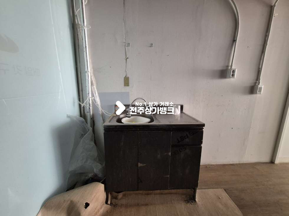 전북 완주군 이서면 갈산리 ○혁신도시 메인 사거리 위치한 1층상가 판매시설 추천!○ 월세 매물번호 15801 사진 6