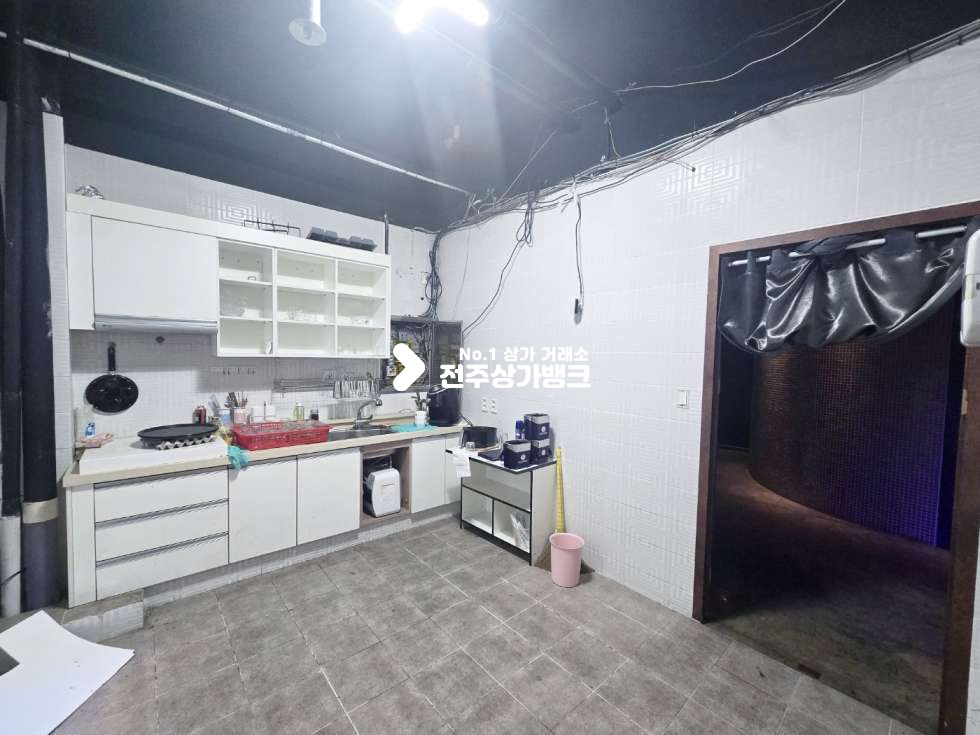 전북 전주완산구 효자동2가 신시가지 무권리금 바 내부인테리어 좋음 즉시사용 가능 ! 월세 매물번호 15851 사진 10