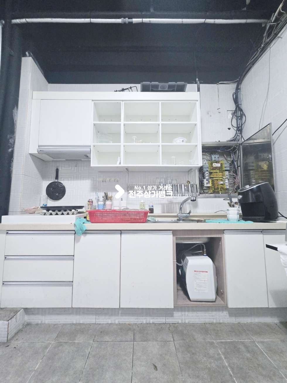 전북 전주완산구 효자동2가 신시가지 무권리금 바 내부인테리어 좋음 즉시사용 가능 ! 월세 매물번호 15851 사진 12