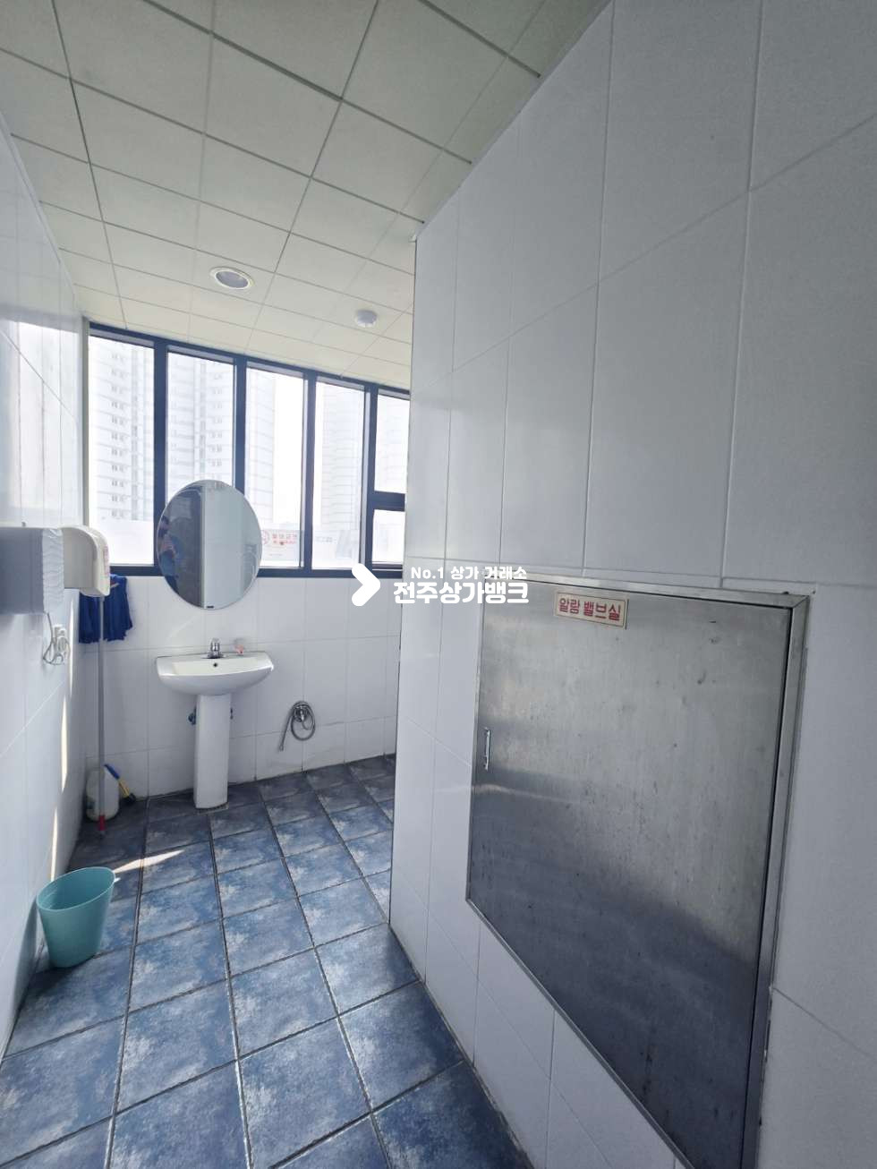 전북 전주완산구 효자동2가 신시가지 무권리금 바 내부인테리어 좋음 즉시사용 가능 ! 월세 매물번호 15851 사진 14