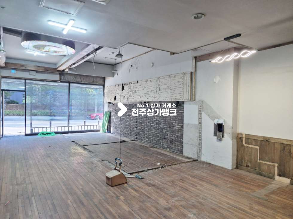 전북 전주덕진구 우아동1가 ★우아동 1층상가 32평 카페 추천★ 월세 매물번호 15113 사진 2