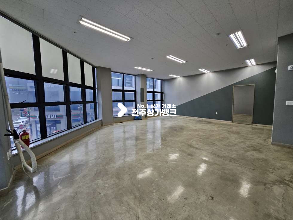 전북 전주완산구 효자동2가 신시가지 깔끔한 2층 // 30평 // 룸 분리 월세 매물번호 13526 사진 2