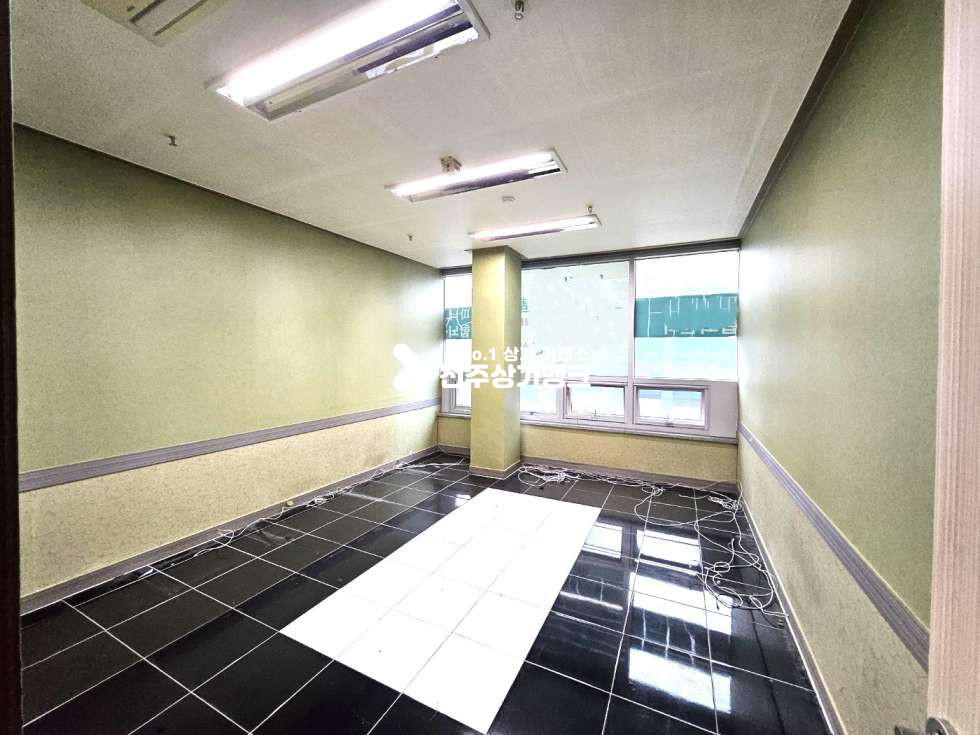 전북 전주완산구 중화산동2가 고급학원시설//룸7개//각룸 냉난방기.칠판//프로젝터//테라스 월세 매물번호 13619 사진 6