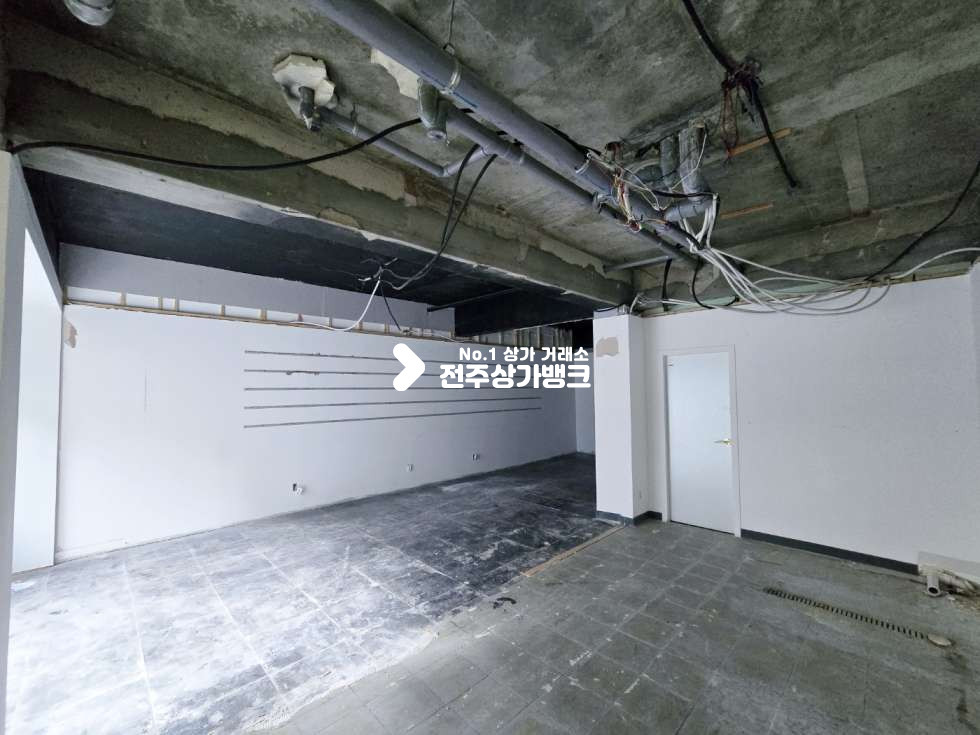 전북 전주완산구 서신동 서신동 25평형 저렴한월세로 즉시 입주가능 내부 룸시설 , 화장실깔끔 월세 매물번호 15946 사진 2